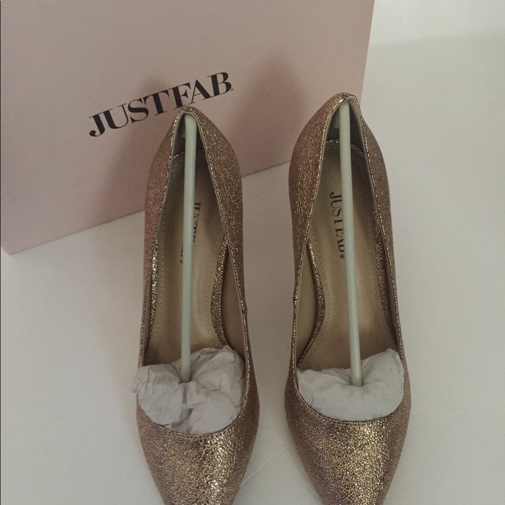 NEW in Box Women’s Rose Gold Pumps Size 6.5 - Picture 3 of 6